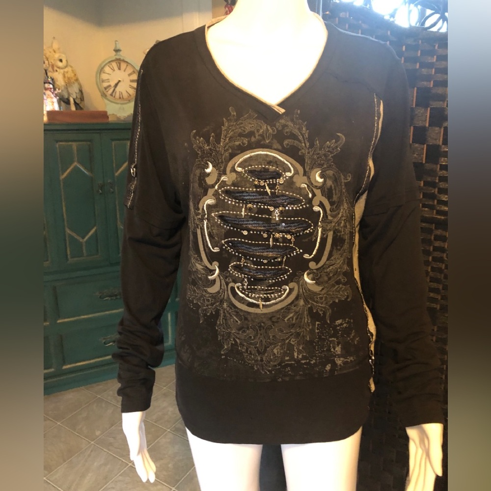 Black Graphic Long Sleeve Top by FRESH FX